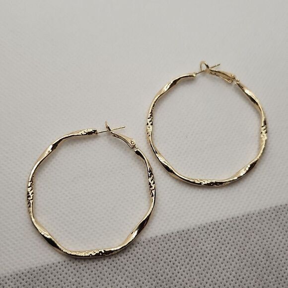 Gold Plated Twisted Pattern Womens Hoop Earrings - Picture 1 of 2